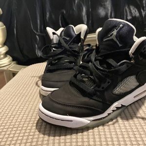 Air Jordan Size 4 Black Paid $180. I want $90 for them